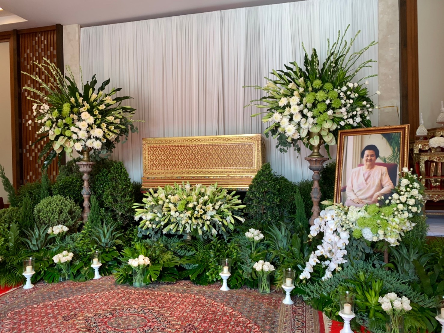 Full ceremony setup with white and green botanical florals