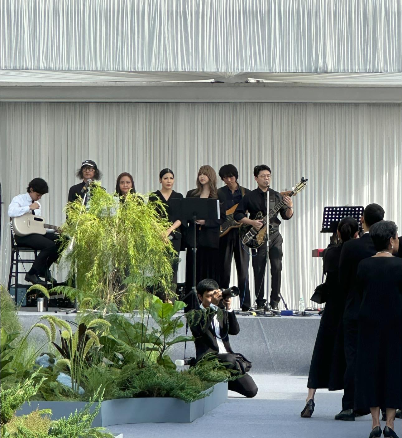 Live musical tribute performance at memorial ceremony
